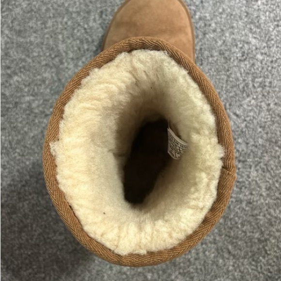 UGG - Picture 7 of 7